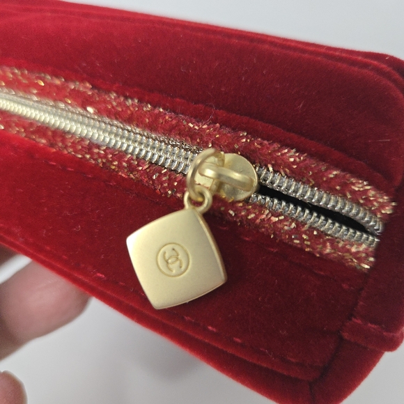 Chanel red cosmetic pouch - Picture 3 of 8